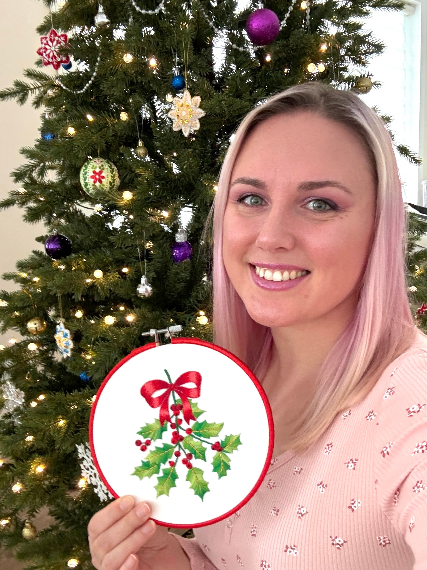 🎄Christmas Holly 🎀 Embroidery Pattern