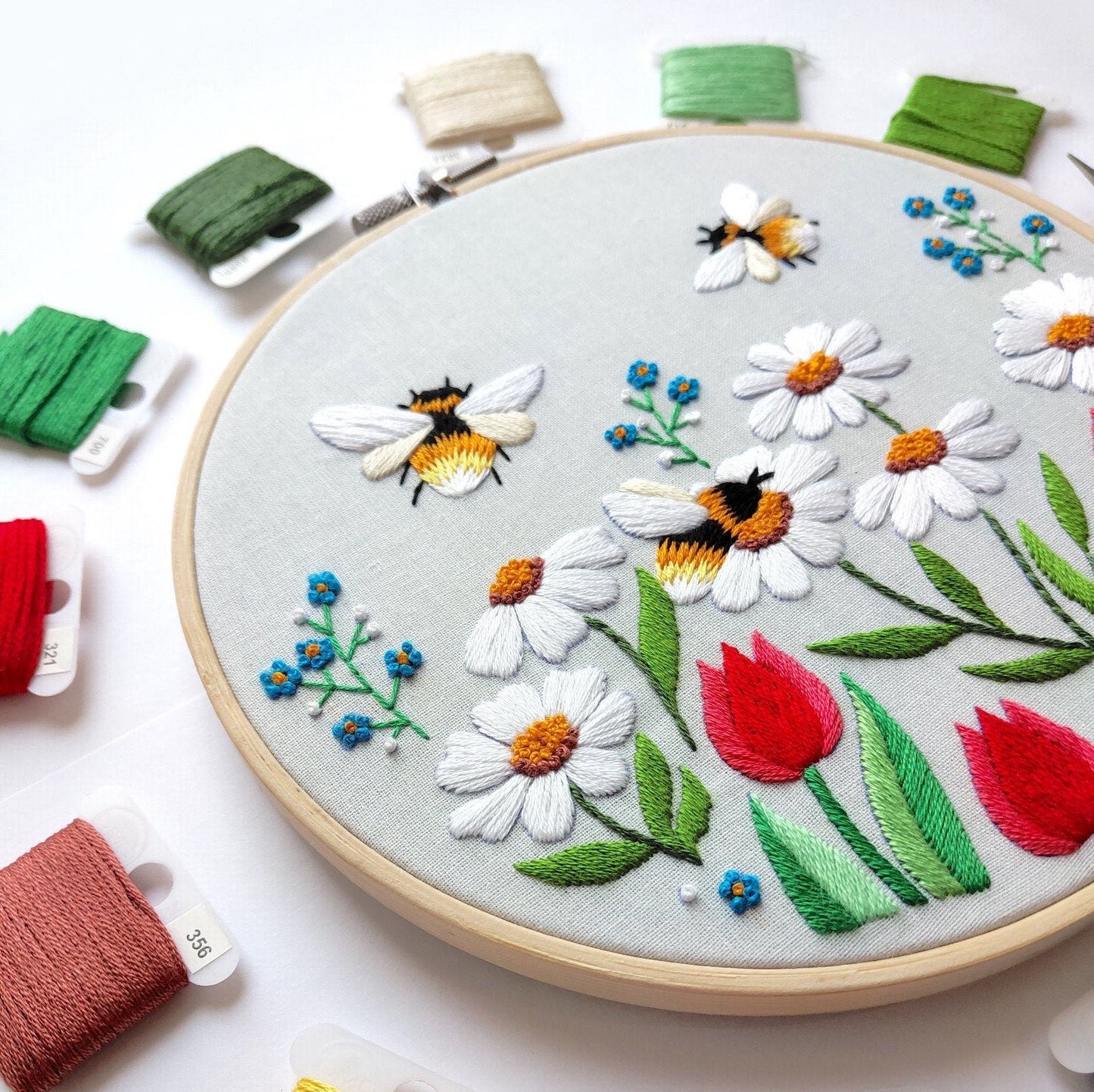 Busy Bees and White Daisies - Hand Embroidery Pattern