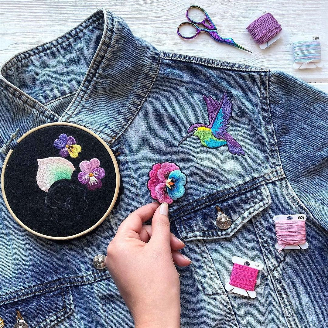 Patches and Brooches - Hand Embroidery Pattern | Hummingbird and Flowers